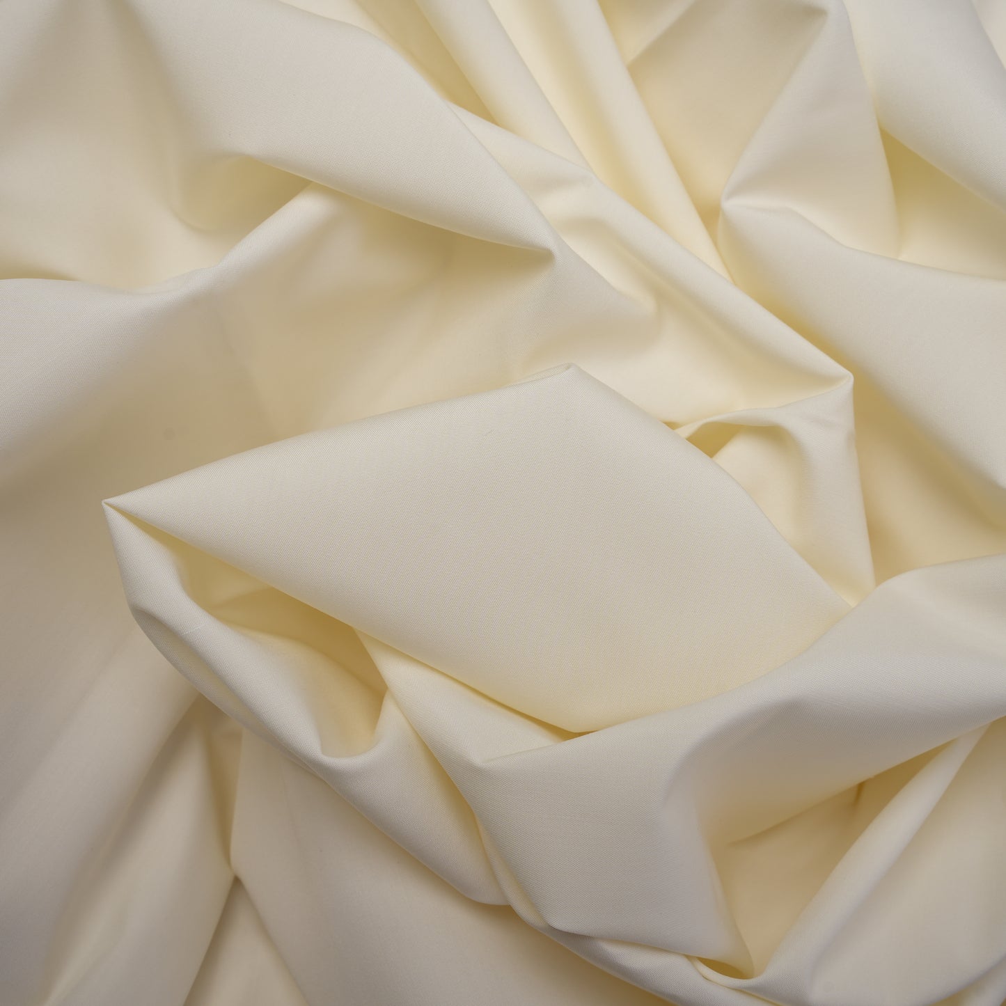 Red Horse/Maloki Wash & Wear, Wrinkle Free Silky Finish with Glowy Glossy Look - Cream