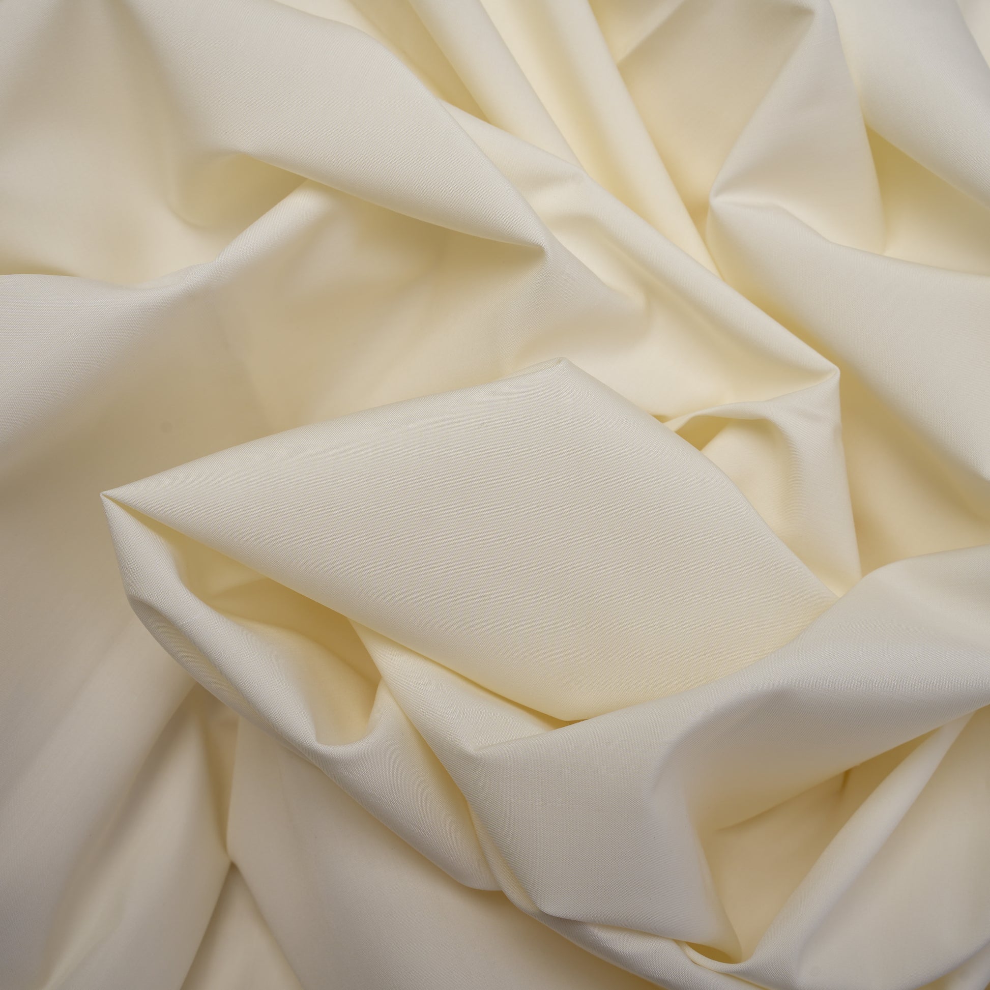 Red Horse/Maloki Wash & Wear, Wrinkle Free Silky Finish with Glowy Glossy Look - Cream