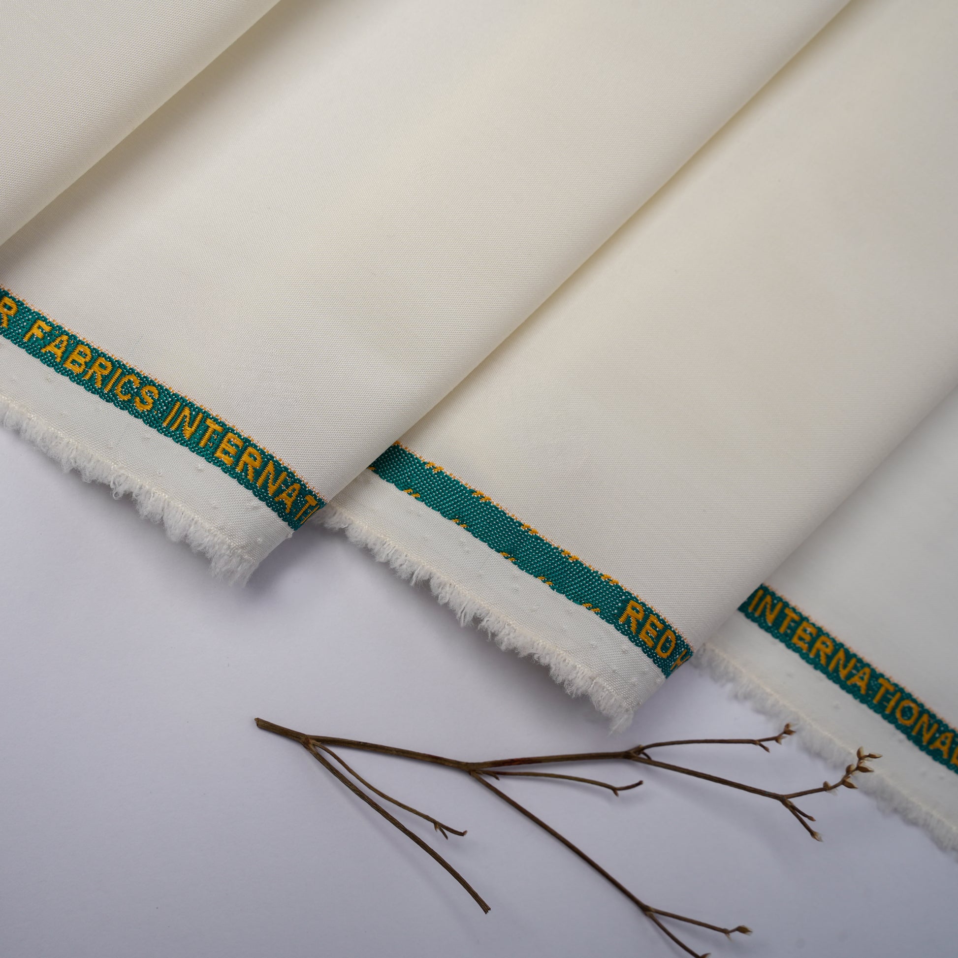 Red Horse/Maloki Wash & Wear, Wrinkle Free Silky Finish with Glowy Glossy Look